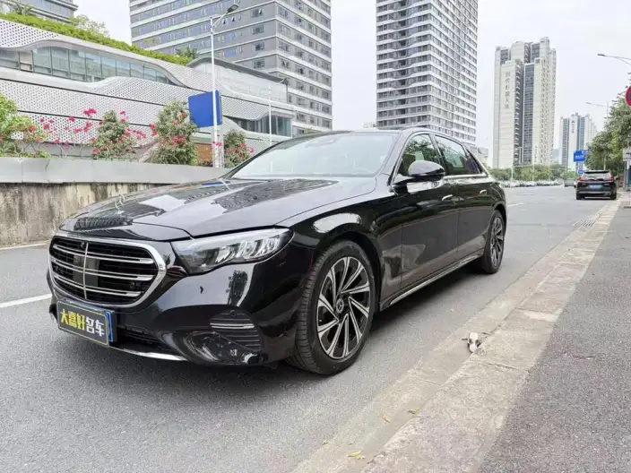 Mercedes-Benz E-Class 2025 Model E 300 L Luxury Model sedan – фото 1