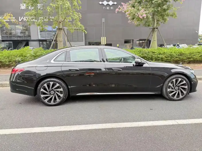 Mercedes-Benz E-Class 2025 Model E 300 L Luxury Model sedan – фото 7