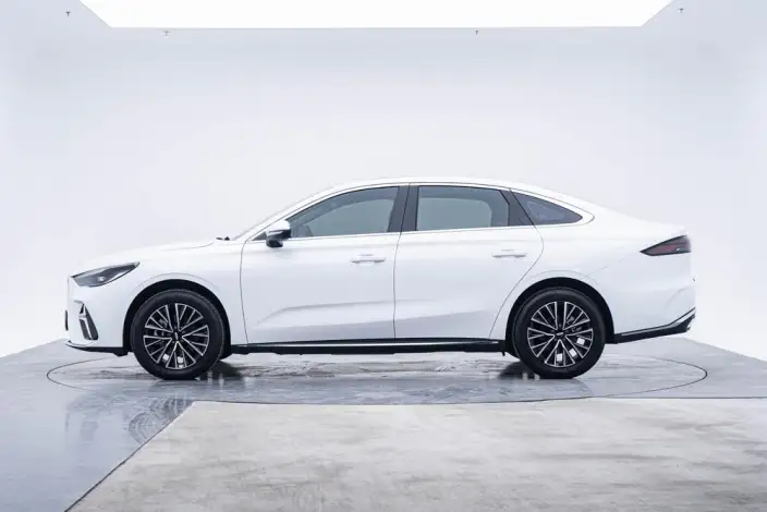 Geely Emgrand 2027 Model i-HEV Smart Engine Hybrid 1.5L Chasing Edition – фото 4