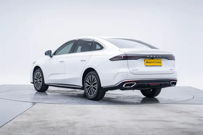 Geely Emgrand 2027 Model i-HEV Smart Engine Hybrid 1.5L Chasing Edition – фото 5