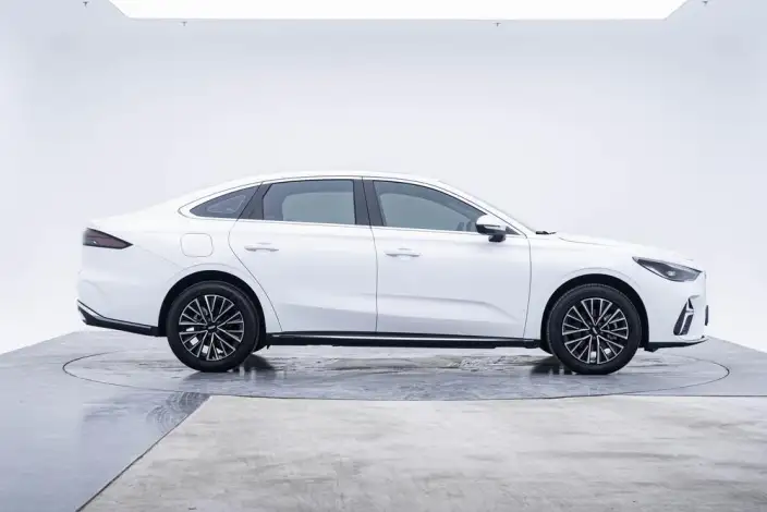 Geely Emgrand 2027 Model i-HEV Smart Engine Hybrid 1.5L Chasing Edition – фото 8