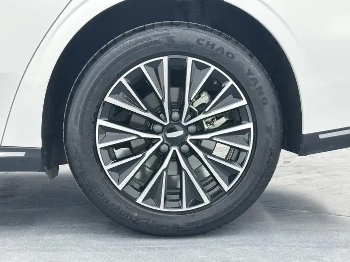 Geely Emgrand 2027 Model i-HEV Smart Engine Hybrid 1.5L Chasing Edition – фото 9