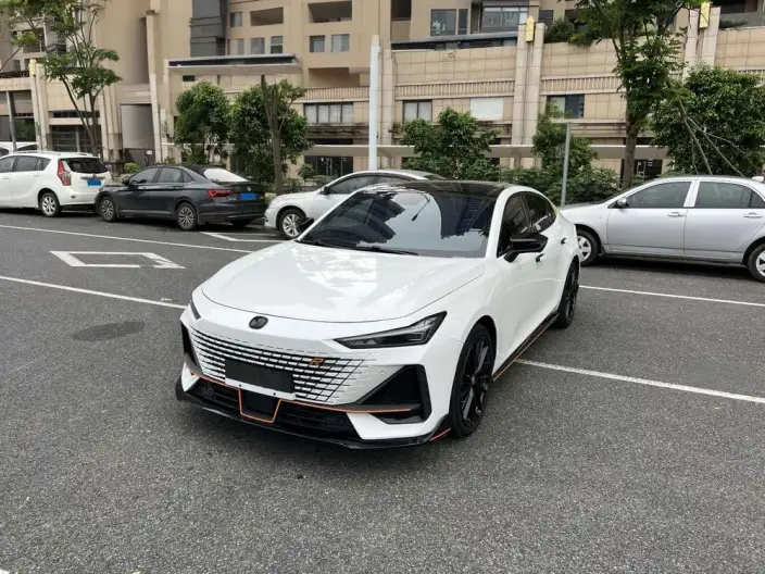 Changan UNI-V 2022 Model 1.5T Sports Edition – фото 1