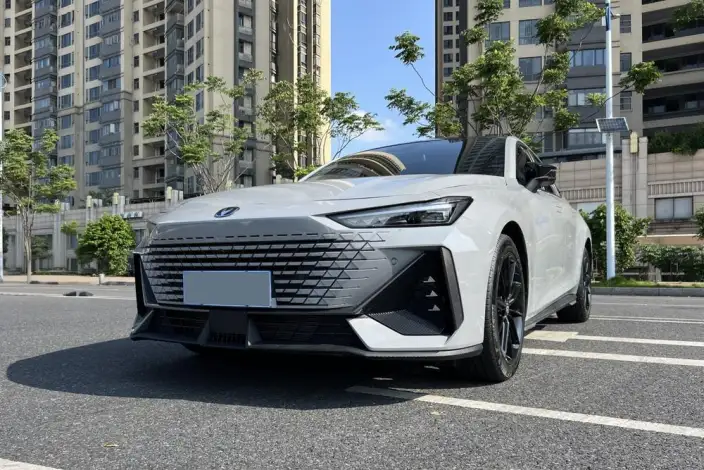 Changan UNI-V 2022 Model 1.5T Noble Model