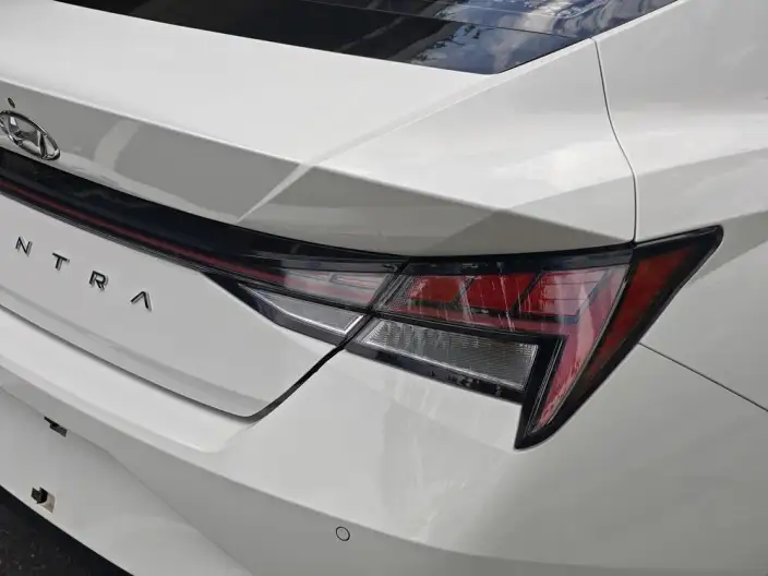Hyundai Ioniq 2023 Model 1.5L CVT LUX Premium Edition – фото 6