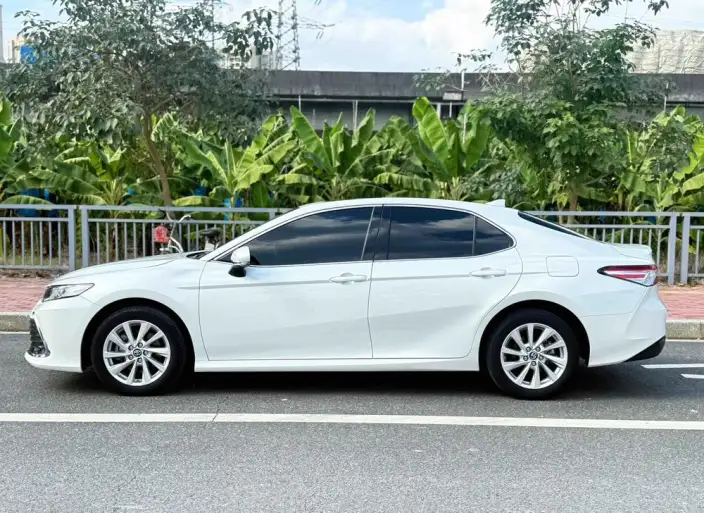Toyota Camry 2022 Model 2.0GVP Leading version – фото 2