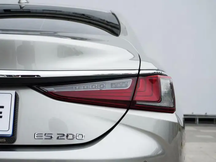 Lexus ES 2022 Model 200 Superior Edition – фото 7