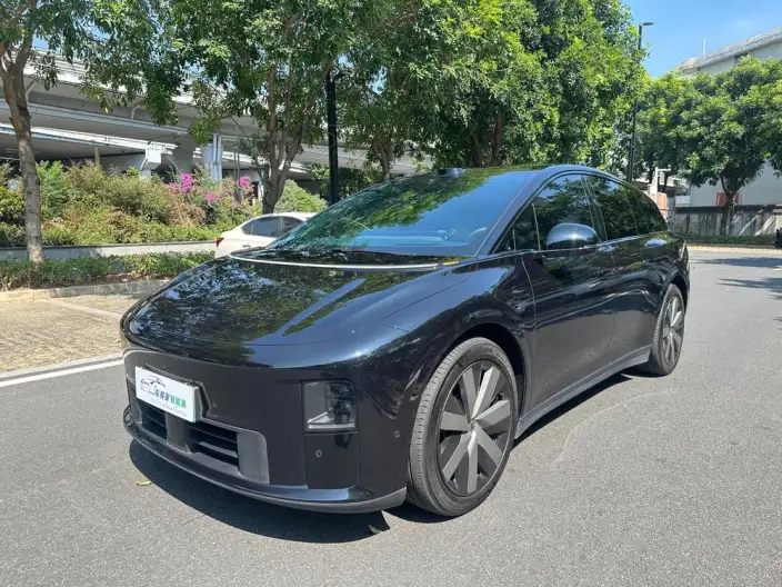 Li Auto i6 2025 Model 4WD Standard Edition – фото 1