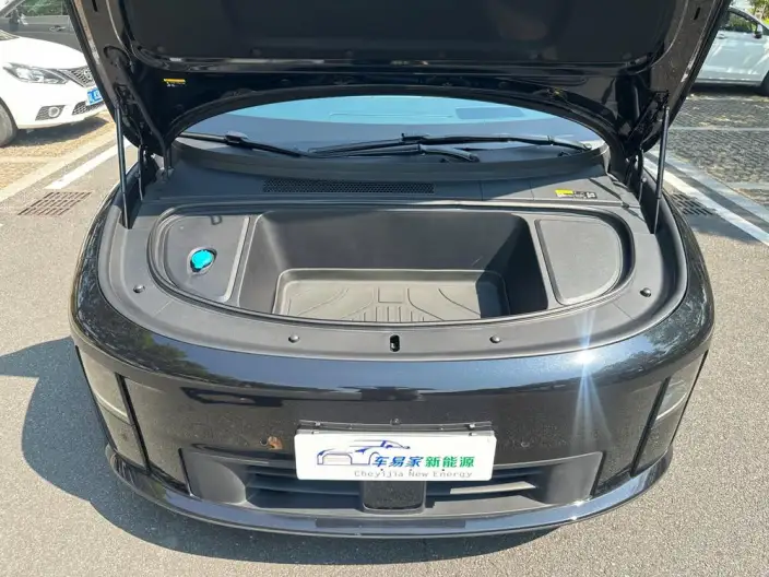 Li Auto i6 2025 Model 4WD Standard Edition – фото 9