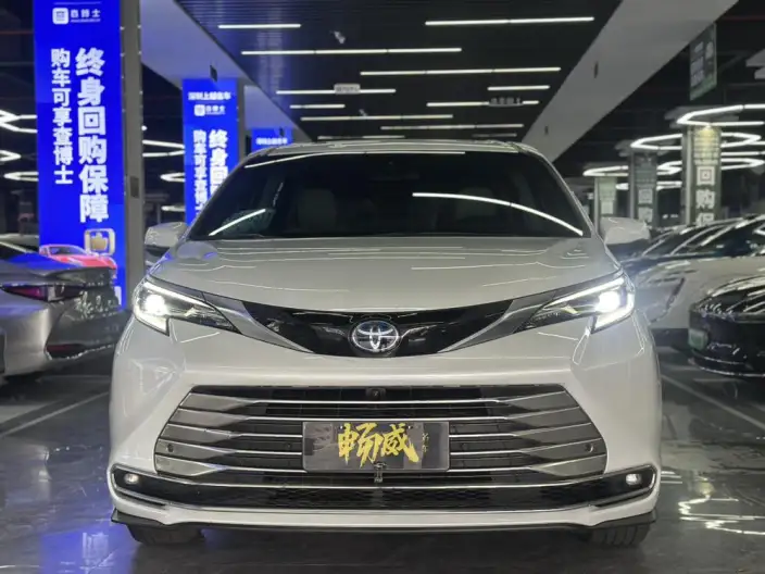 Toyota Sienna 2021 Model 2.5L Hybrid Premium Edition – фото 2