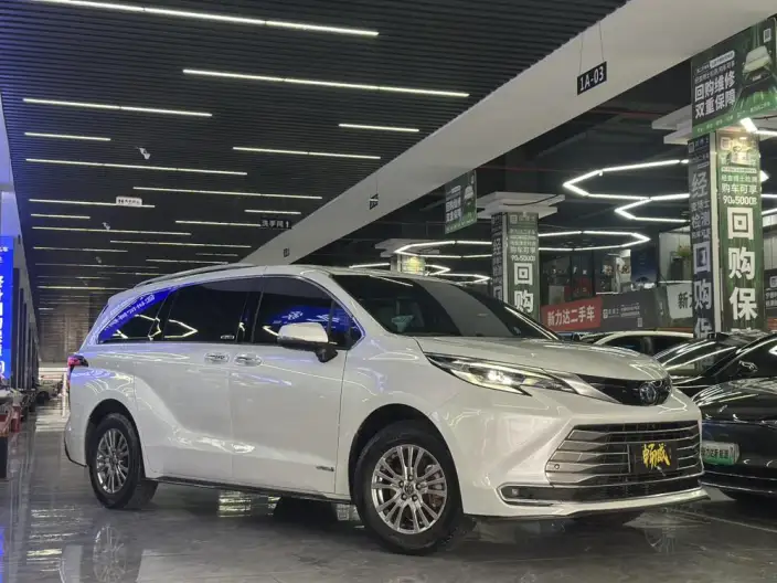 Toyota Sienna 2021 Model 2.5L Hybrid Premium Edition – фото 3