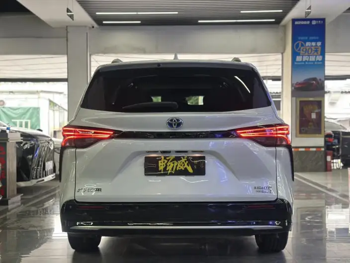 Toyota Sienna 2021 Model 2.5L Hybrid Premium Edition – фото 5