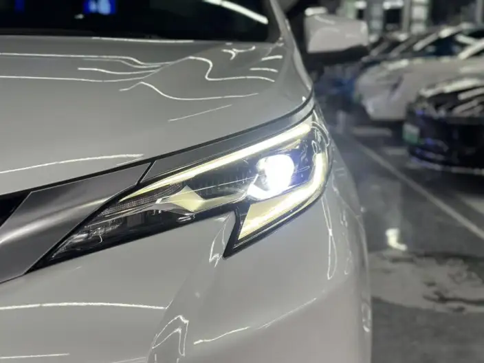 Toyota Sienna 2021 Model 2.5L Hybrid Premium Edition – фото 8