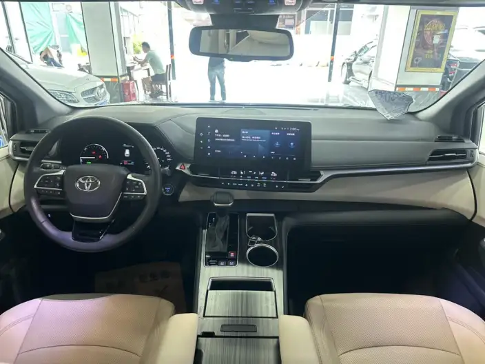 Toyota Sienna 2021 Model 2.5L Hybrid Premium Edition – фото 10
