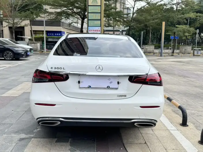 Mercedes-Benz E-Class 2023 Model E 300 L Fashion Model sedan – фото 6