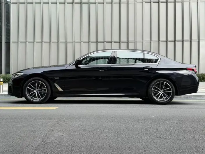 BMW 5 Series PHEV 2022 Model Facelift II 535Le M Sports Set – фото 4