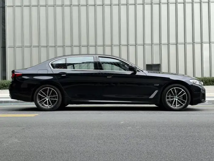 BMW 5 Series PHEV 2022 Model Facelift II 535Le M Sports Set – фото 8