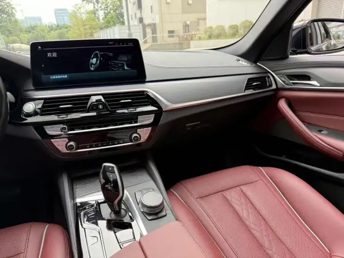 BMW 5 Series PHEV 2022 Model Facelift II 535Le M Sports Set – фото 10