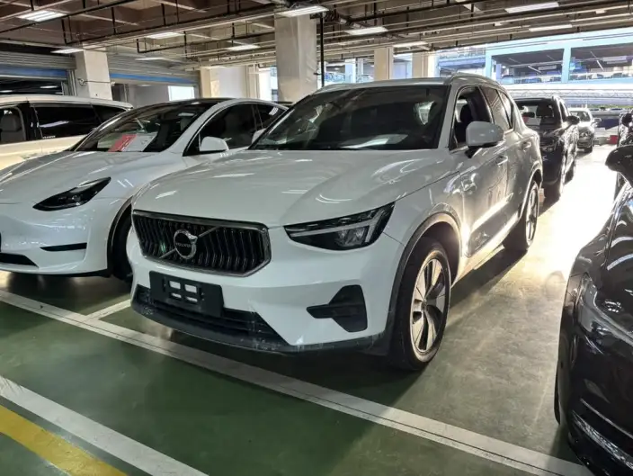 Volvo XC40 2024 Model B3 Smart Range Deluxe Edition – фото 1