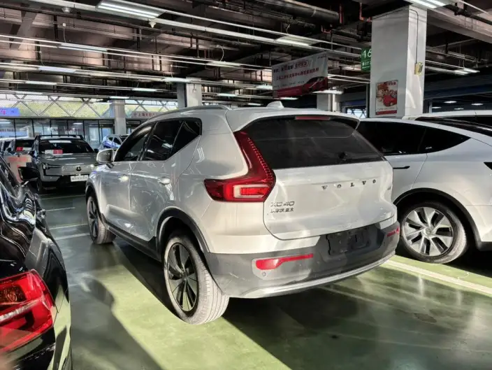 Volvo XC40 2024 Model B3 Smart Range Deluxe Edition – фото 4