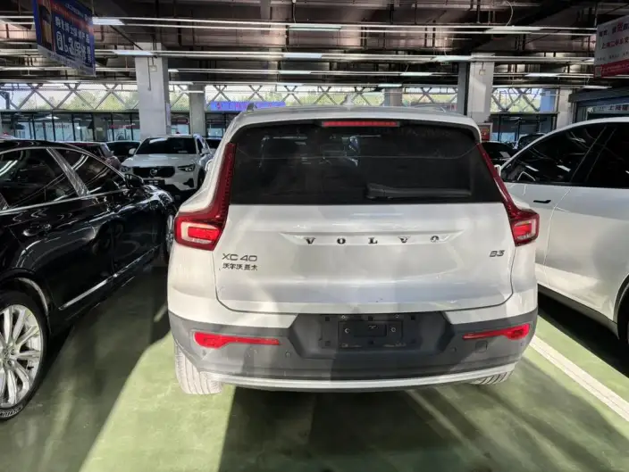 Volvo XC40 2024 Model B3 Smart Range Deluxe Edition – фото 5