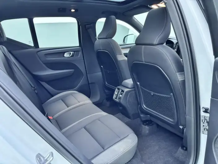 Volvo XC40 2024 Model B3 Smart Range Deluxe Edition – фото 8