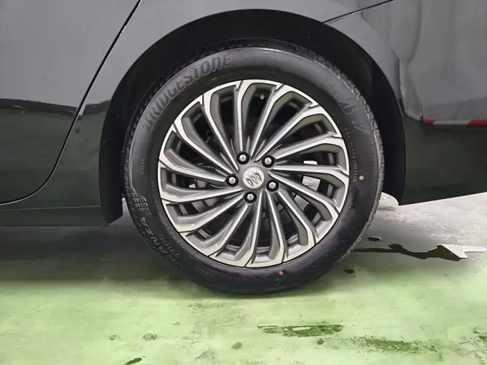 Buick LaCrosse 2023 Model 28T Automatic Yue Zun Edition – фото 9