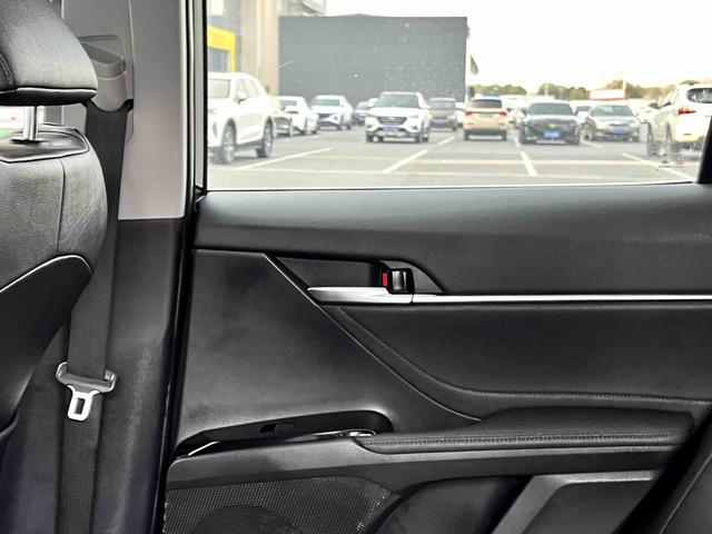 Toyota Camry 2021 2.0G Luxury – фото 12