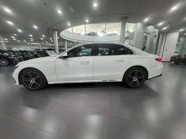 Mercedes-Benz E-Class 2024 Model E 260 L Sports sedan – фото 4