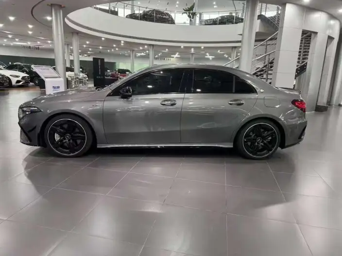 Mercedes-Benz A-Class AMG 2025 Model AMG A 35 L 4MATIC – фото 4