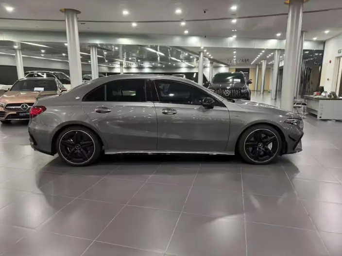 Mercedes-Benz A-Class AMG 2025 Model AMG A 35 L 4MATIC – фото 8