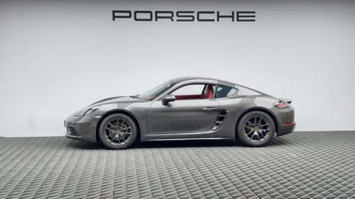 Porsche 718 2020 Model Cayman 2.0T