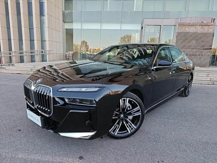 BMW i7 2023 Model eDrive50L Exclusive Model M Sports Set – фото 1