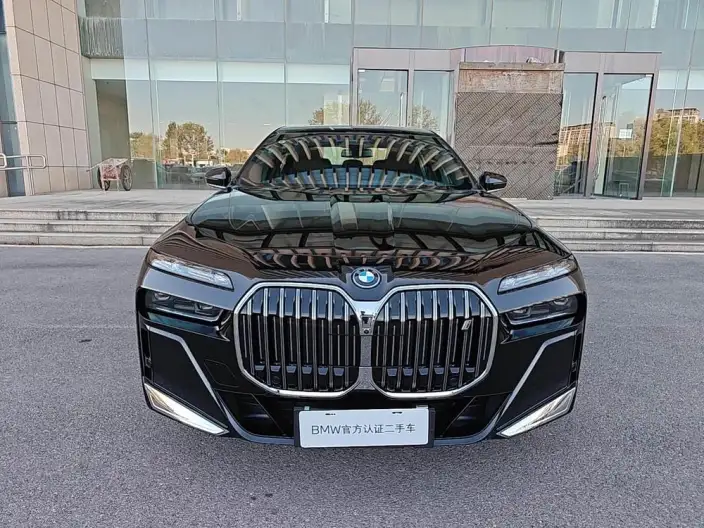 BMW i7 2023 Model eDrive50L Exclusive Model M Sports Set – фото 2