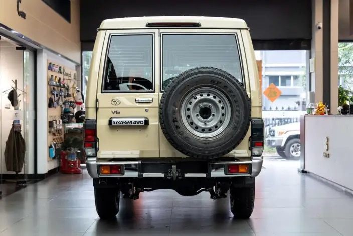Land Cruiser (import 2023 Model 4.0L Manual 4WD 5 seat Parallel Imported – фото 3