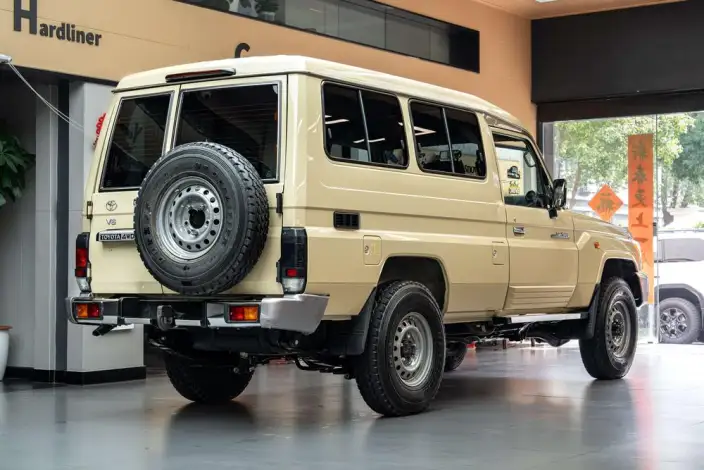 Land Cruiser (import 2023 Model 4.0L Manual 4WD 5 seat Parallel Imported – фото 4