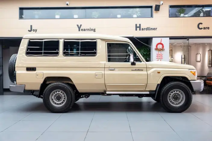 Land Cruiser (import 2023 Model 4.0L Manual 4WD 5 seat Parallel Imported – фото 5