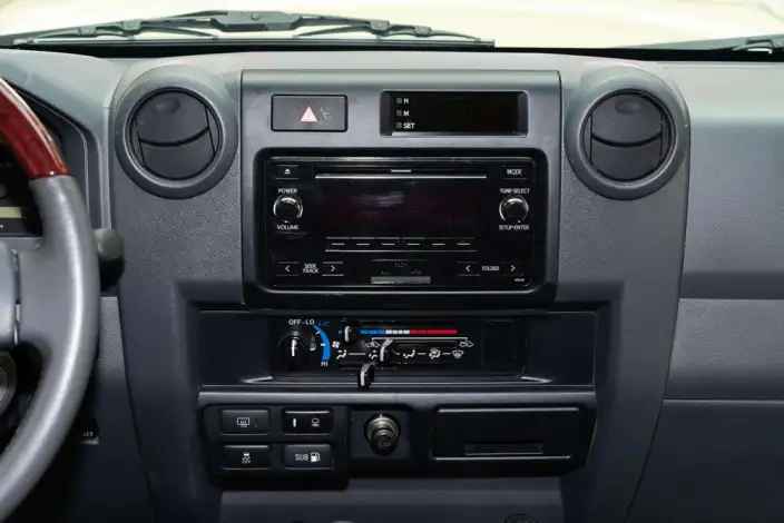 Land Cruiser (import 2023 Model 4.0L Manual 4WD 5 seat Parallel Imported – фото 8