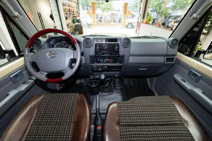 Land Cruiser (import 2023 Model 4.0L Manual 4WD 5 seat Parallel Imported – фото 9