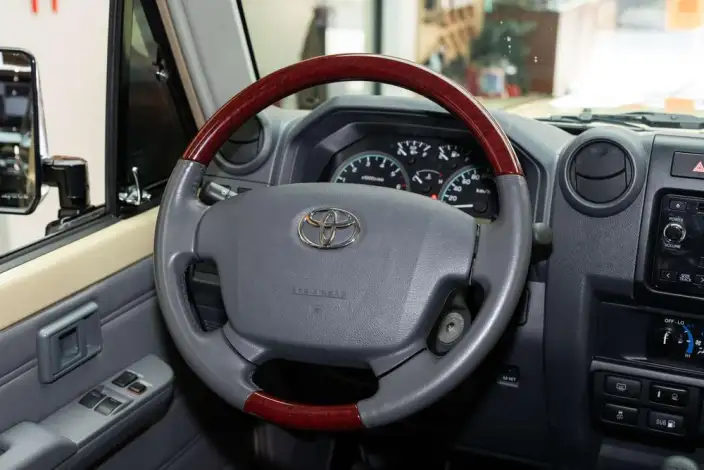 Land Cruiser (import 2023 Model 4.0L Manual 4WD 5 seat Parallel Imported – фото 10