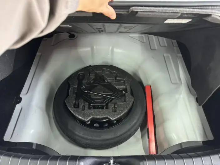 Hyundai Ioniq 2023 Model 1.5L CVT LUX Premium Edition – фото 7