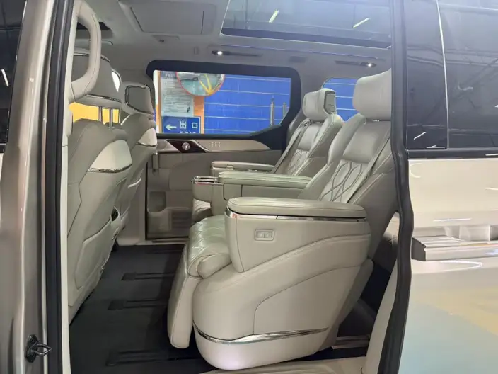 Volvo EM90 2025 Model Ultra VI seat – фото 9