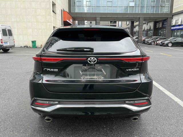 Venza 2022 2.0L CVT 2WD Luxury – фото 4