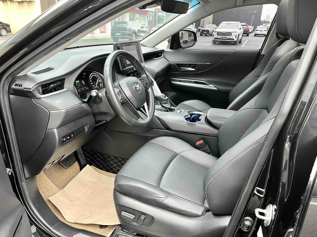 Venza 2022 2.0L CVT 2WD Luxury – фото 11