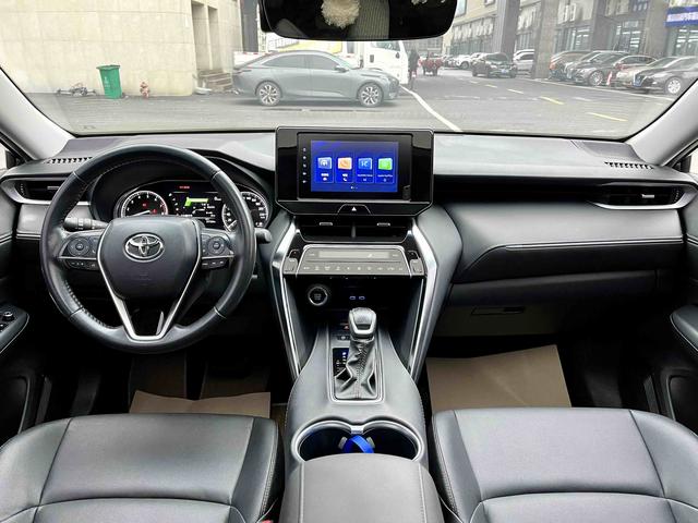 Venza 2022 2.0L CVT 2WD Luxury – фото 18