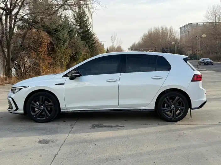 Volkswagen Golf 2023 Model 280TSI DSG R-Line Lite – фото 4