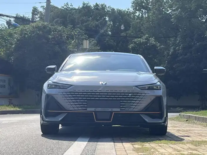 Changan UNI-V 2022 Model 1.5T Sports Edition – фото 2