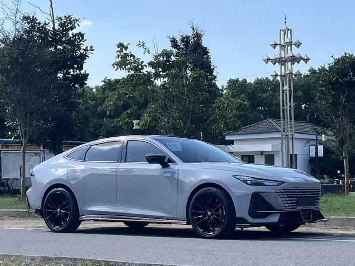 Changan UNI-V 2022 Model 1.5T Sports Edition – фото 3