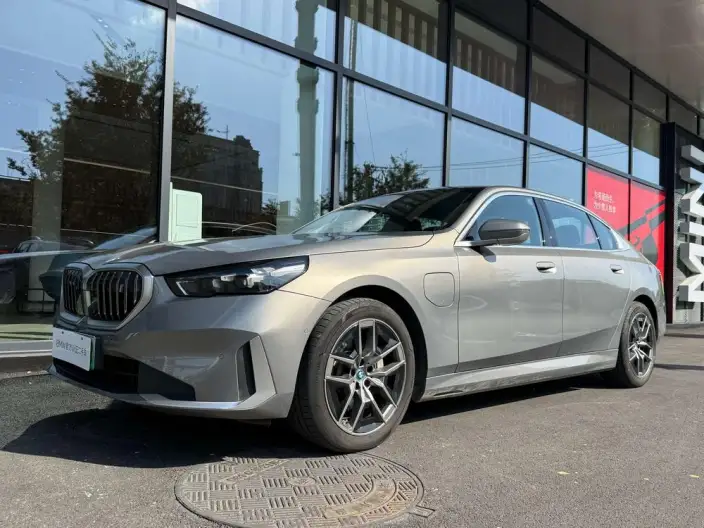 BMW i5 2024 Model eDrive35L Luxury Set – фото 1