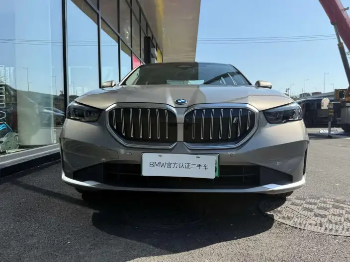 BMW i5 2024 Model eDrive35L Luxury Set – фото 2
